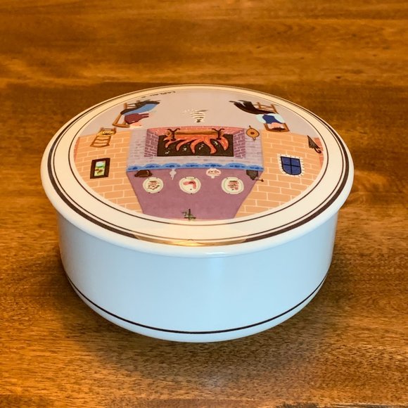 Villeroy & Boch Design Naif 3 3/4" Porcelain Round Trinket Box - Picture 4 of 8